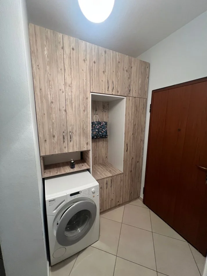 Tirane, jepet me qera apartament 1+1 Kati 5, 60 m² 450 € (Don Bosko)