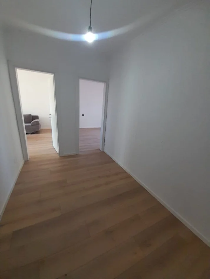 Tirane, jepet me qera apartament 1+1 Kati 4, 52 m² 400 € (21 Dhjetori)