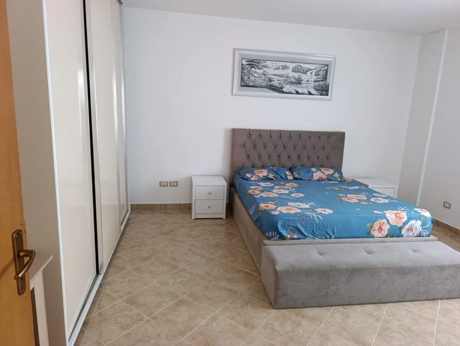 Tirane, jepet me qera apartament 2+1 Kati 5, 102 m² 450 € (Fresku)