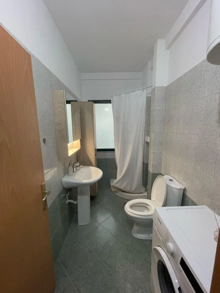 Tirane, jepet me qera apartament 1+1 Kati 3, 60 m² 450 € (Kopshti Zoologjik)