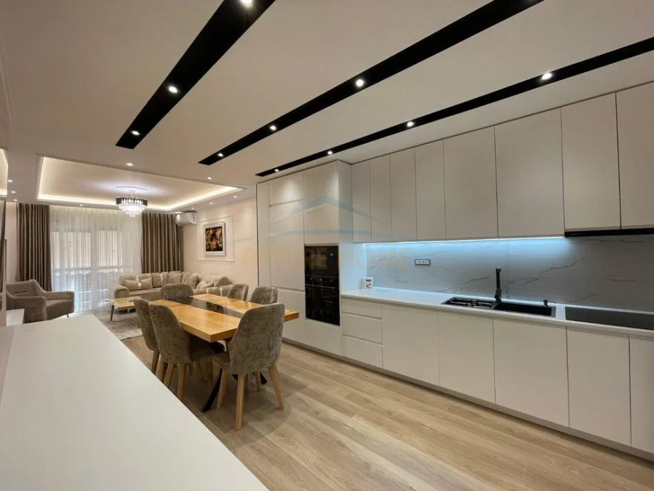 Tirane, jepet me qera apartament 2+1+Aneks+Ballkon Kati 3, 120 m² 1.200 € (LIQENI I THATE)