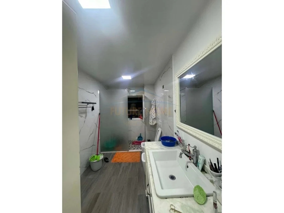 Tirane, jepet me qera apartament 3+1+Aneks+Ballkon Kati 1, 130 m² 1.500 € (blloku)