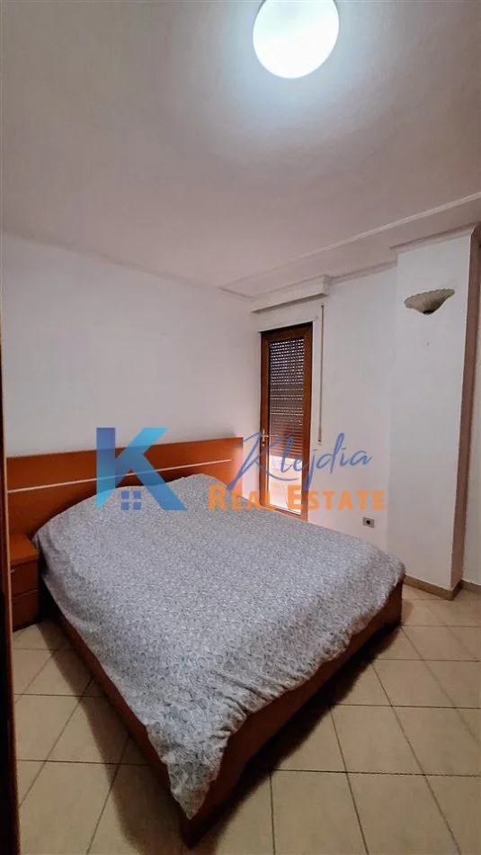 Tirane, jap me qera apartament 1+1+Ballkon Kati 6, 60 m² (Rruga e Barrikadave, afer Gjimnazit Sami Frasheri)