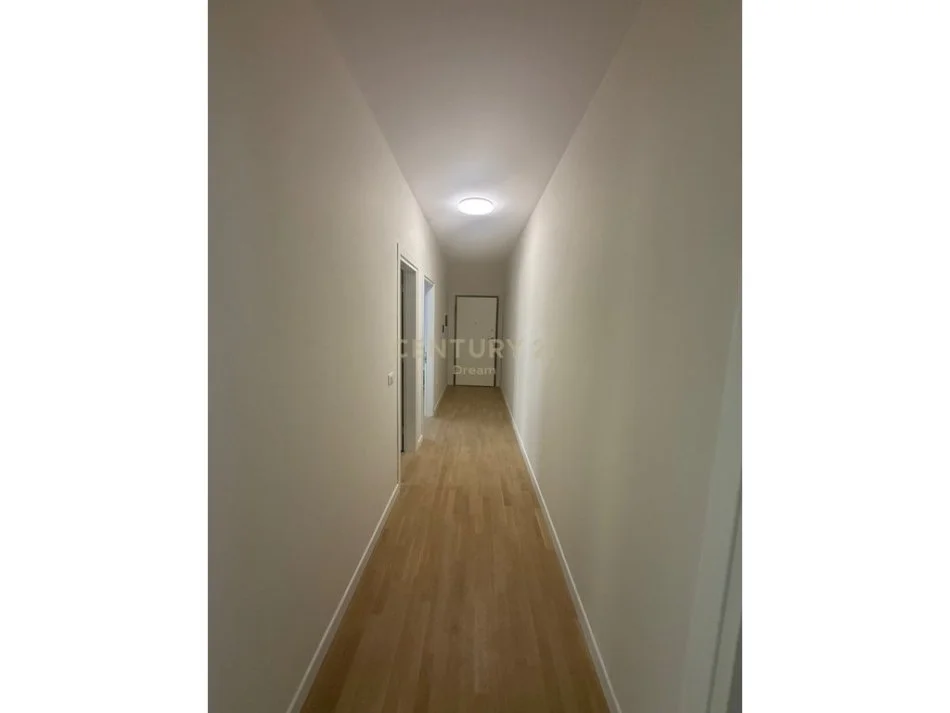 Tirane, jepet me qera apartament 2+1+Aneks+Ballkon Kati 5, 91 m² 650 € (Residenca Erli perballe UET)