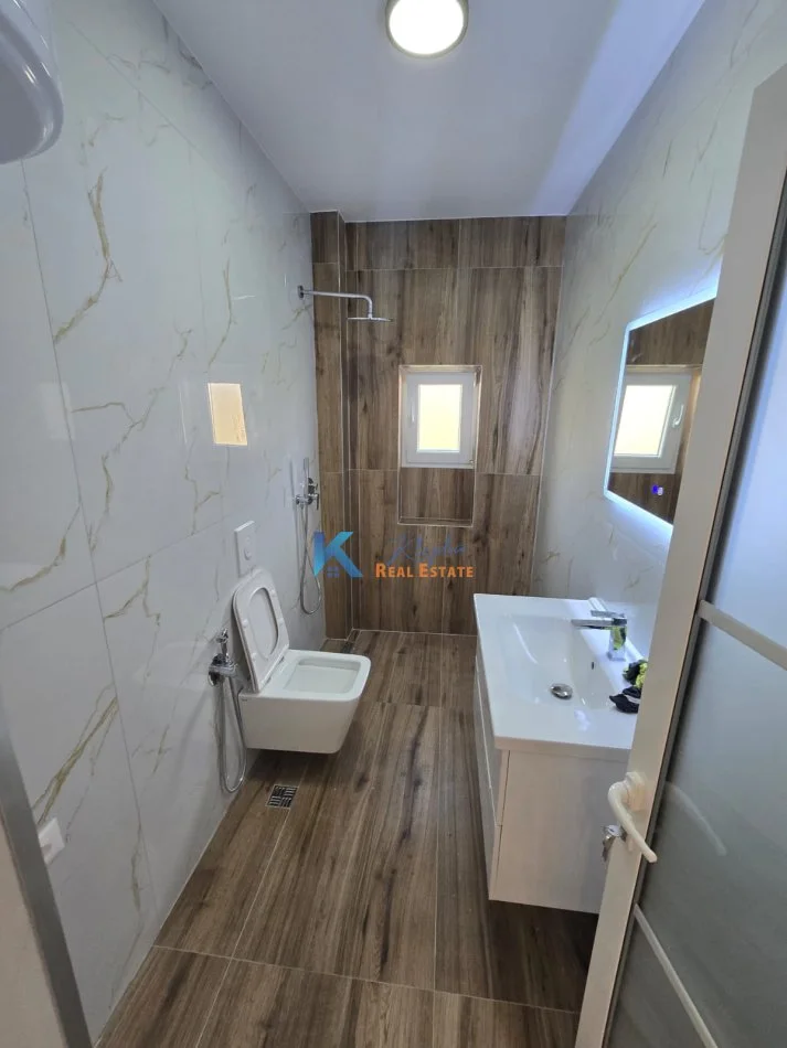 Tirane, shitet apartament 2+1+Ballkon Kati 4, 75 m² 185.000 € (Myslym Shyr, prane shkolles Pjeter Budi)