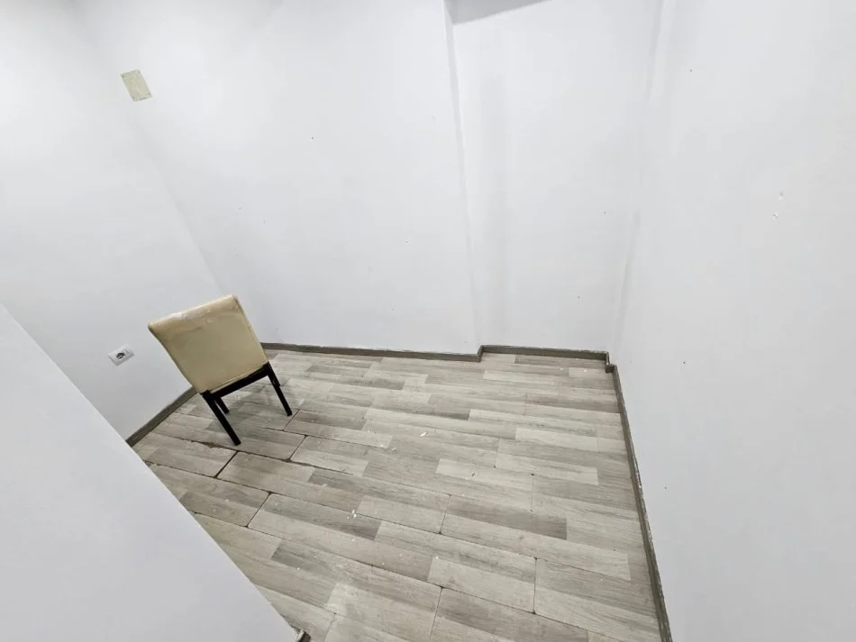 Tirane, jap me qera dyqan Kati 0, 40 m² 700 € (Rruga Bardhyl)
