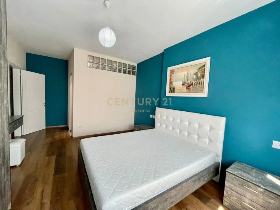 Tirane, jepet me qera apartament 2+1+Ballkon Kati 2, 102 m² 800 € 