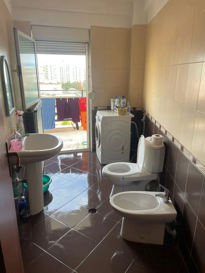 Tirane, jepet me qera apartament 2+1 Kati 6, 110 m² 500 € (Oxhaku)