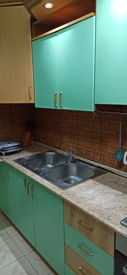 Tirane, jepet me qera apartament 1+1 Kati 5, 60 m² 600 € (Ish-Ekspozita)