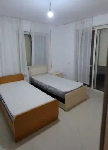 Tirane, jepet me qera apartament 3+1 Kati 1, 80 m² 500 € (Ali Demi)