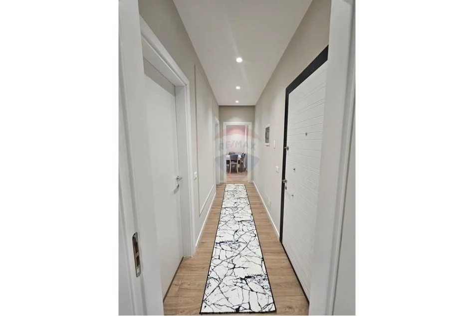 Tirane, jepet me qera , 600 € (Bulevardi i Ri Jordan Misja)