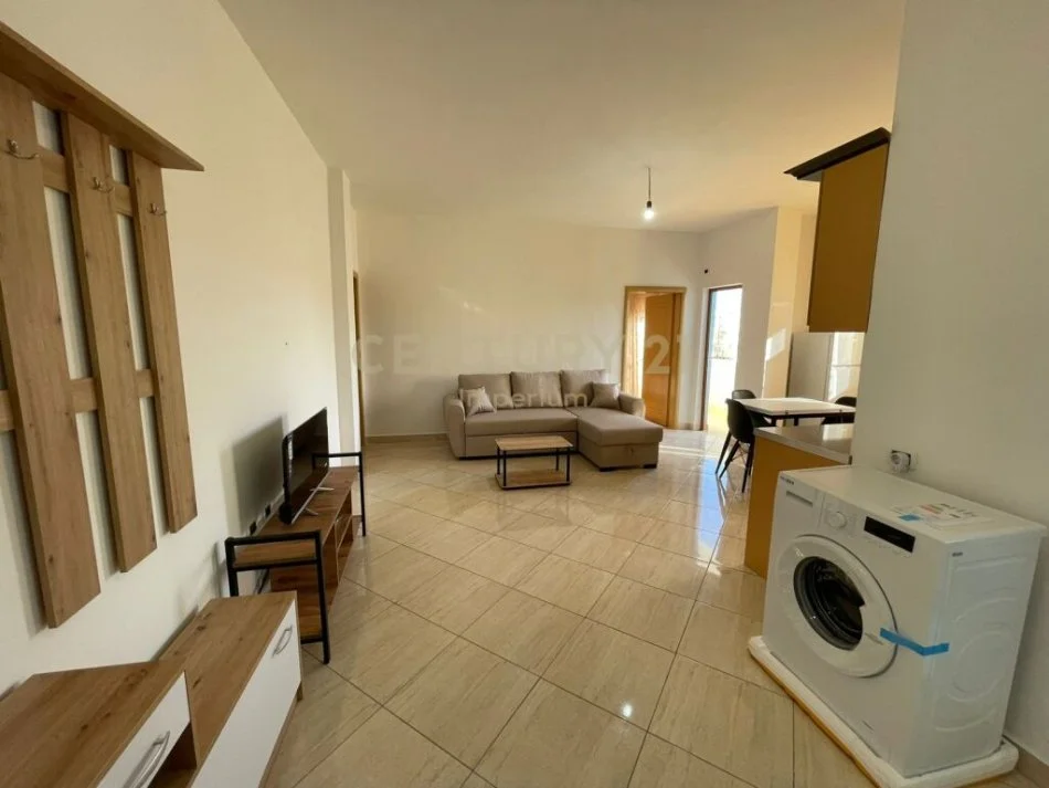 Tirane, jepet me qera apartament 2+1+Ballkon Kati 3, 104 m² 500 € (Siri Kodra)