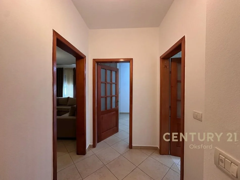 Tirane, jepet me qera apartament 1+1 Kati 5, 60 m² 500 € (Ferit Xhajko)