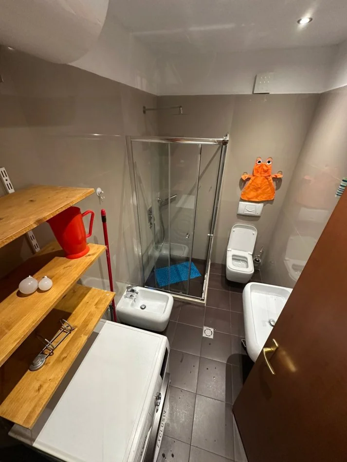 Tirane, jepet me qera apartament 2+1 Kati 2, 117 m² 650 € (Rruga Elbasanit)