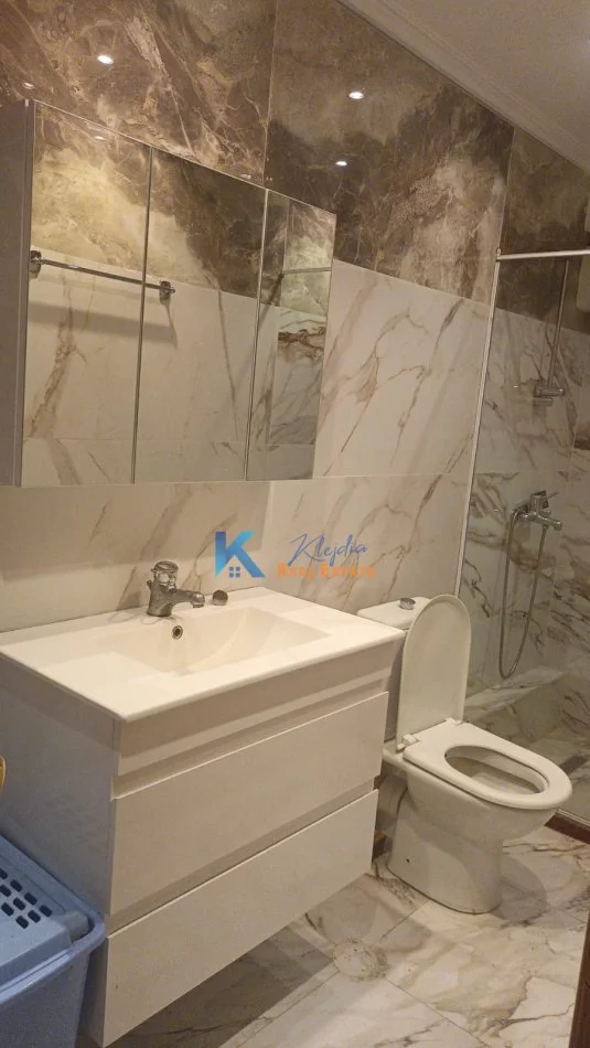 Tirane, jap me qera apartament 1+1+Ballkon Kati 2, 65 m² (afer shkolles se baletit)