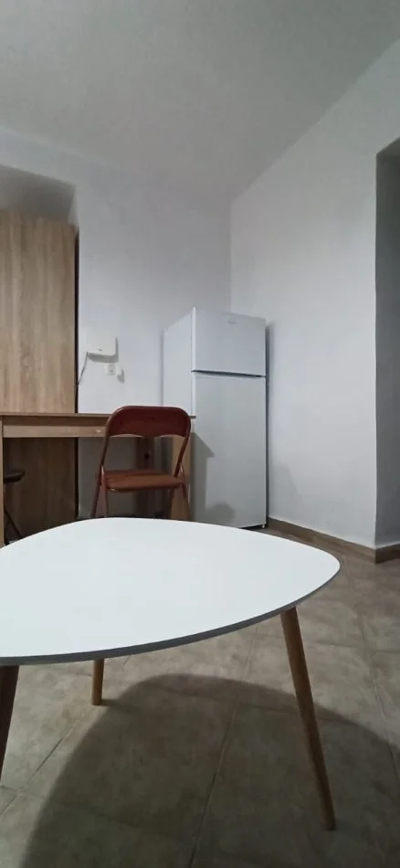 Tirane, jepet me qera apartament 1+1 Kati 0, 45 m² 450 € (Muhamet Gjollesha)