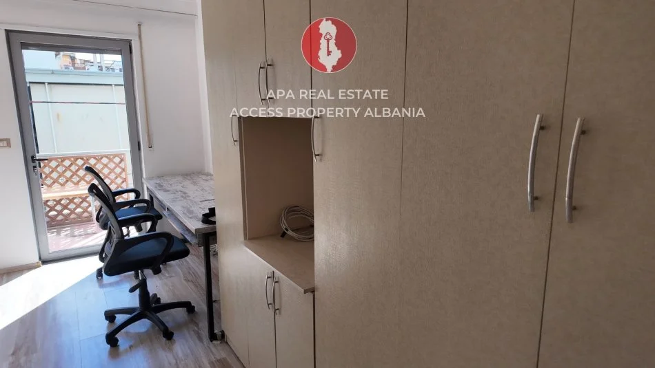 Tirane, jepet me qera ambjent biznesi Kati 1, 120 m² 650 € (Rruga Xhanfize Keko - Xhamlliku)