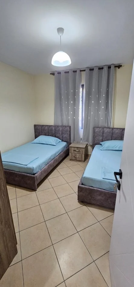 Tirane, jepet me qera apartament 2+1 Kati 1, 73 m² 400 € (Porcelan)