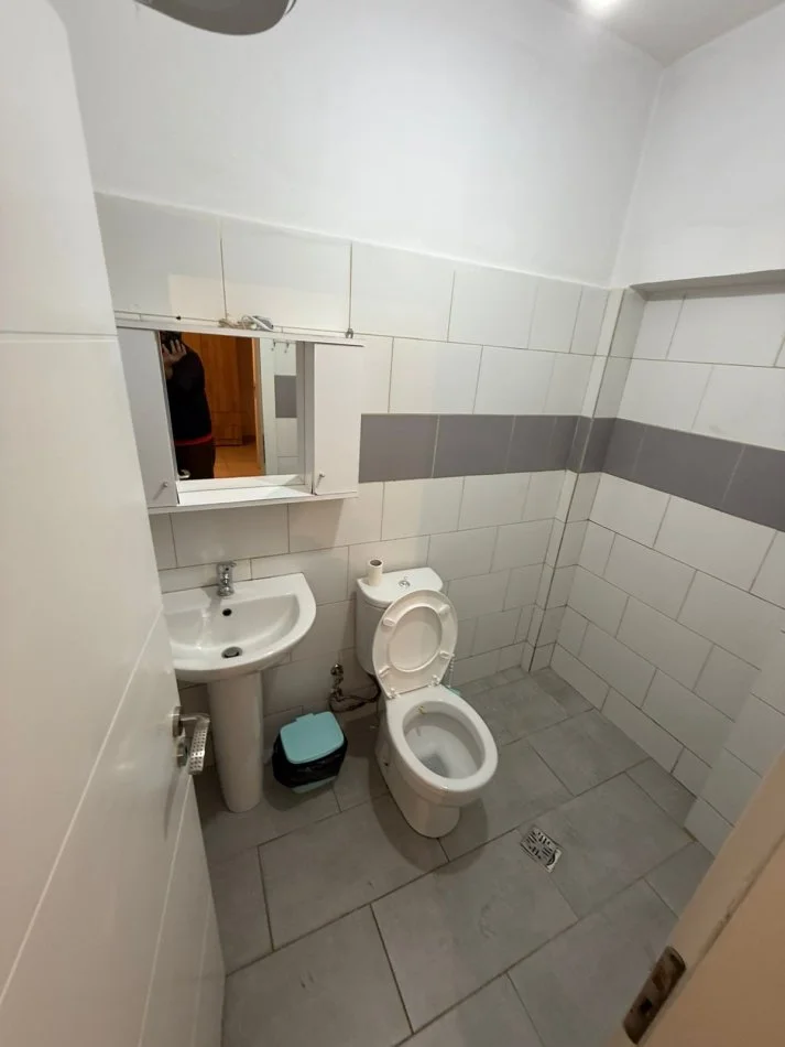 Tirane, jepet me qera apartament 1+1 Kati 0, 35 m² 250 € (Rruga dibres)