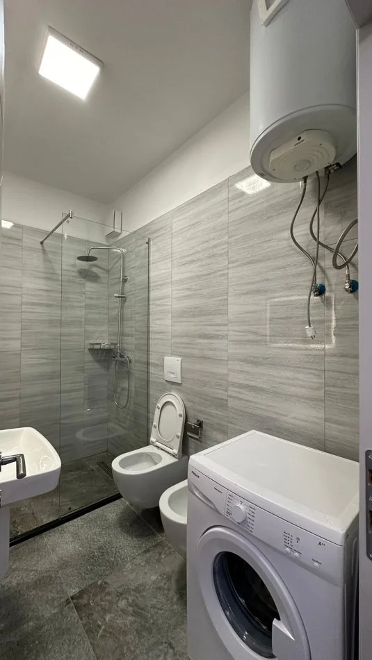 Tirane, jepet me qera apartament 1+1 Kati 2, 55 m² 500 € (Selvia)