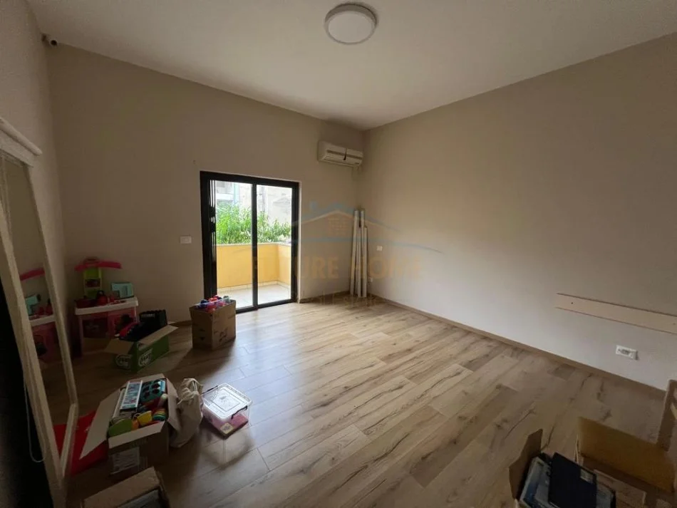 Tirane, jepet me qera Vile , (MJULL BATHORE)