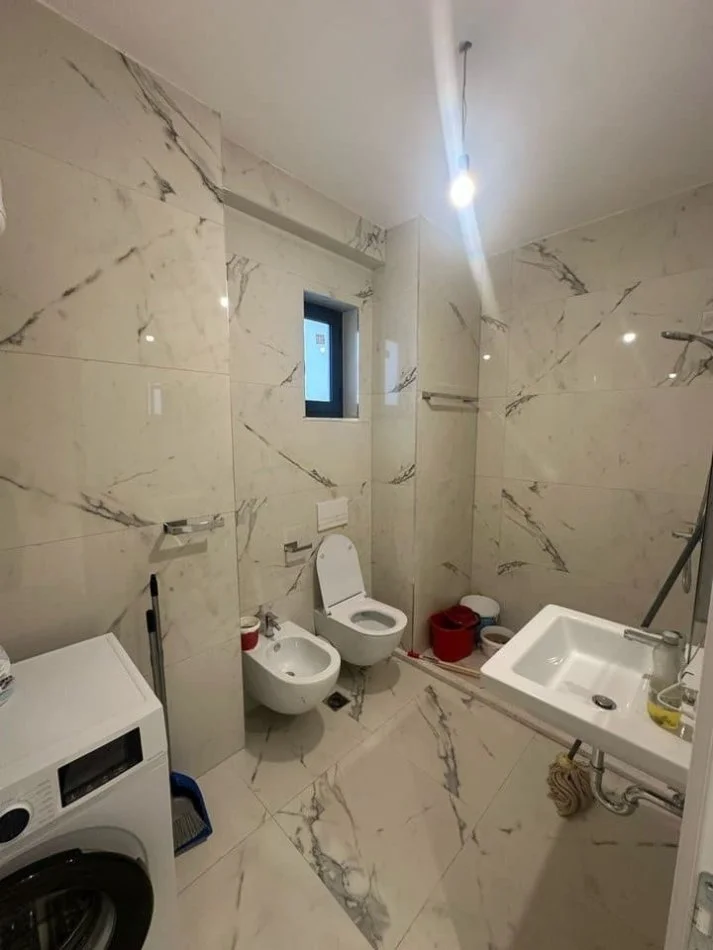 Tirane, jepet me qera apartament 2+1 Kati 4, 105 m² 700 € (Porcelan)