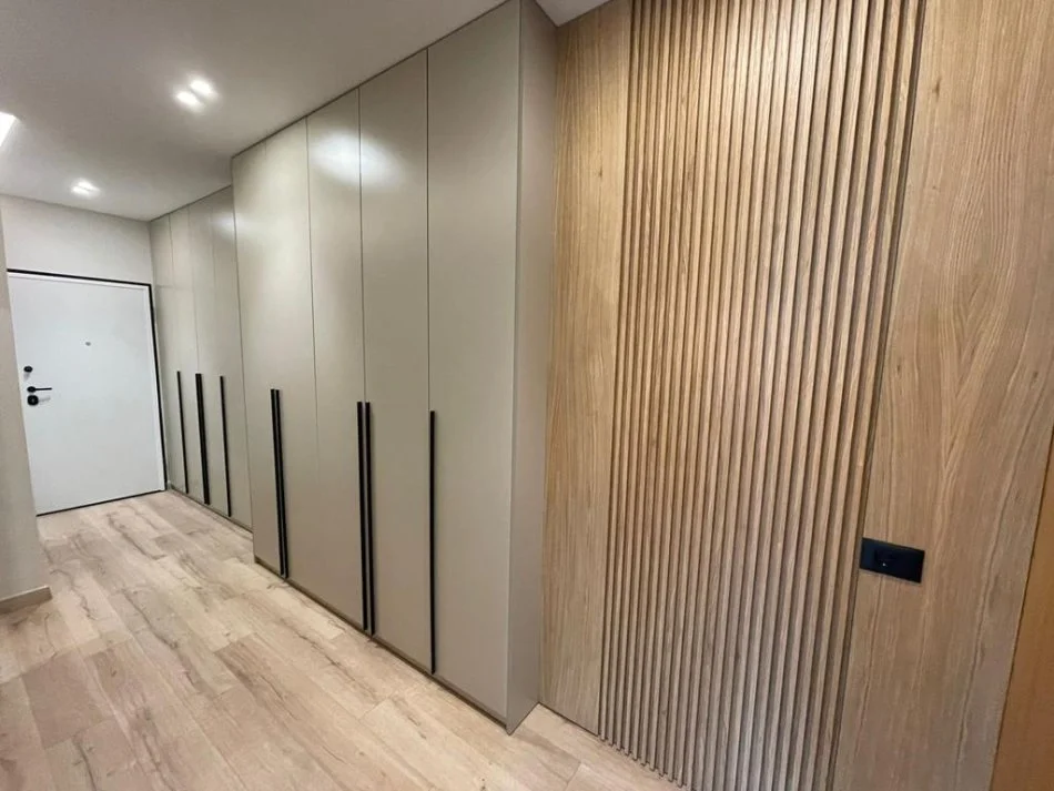 Tirane, jepet me qera apartament 2+1 Kati 7, 100 m² 1.000 € (Nenkalimi i Komunes)