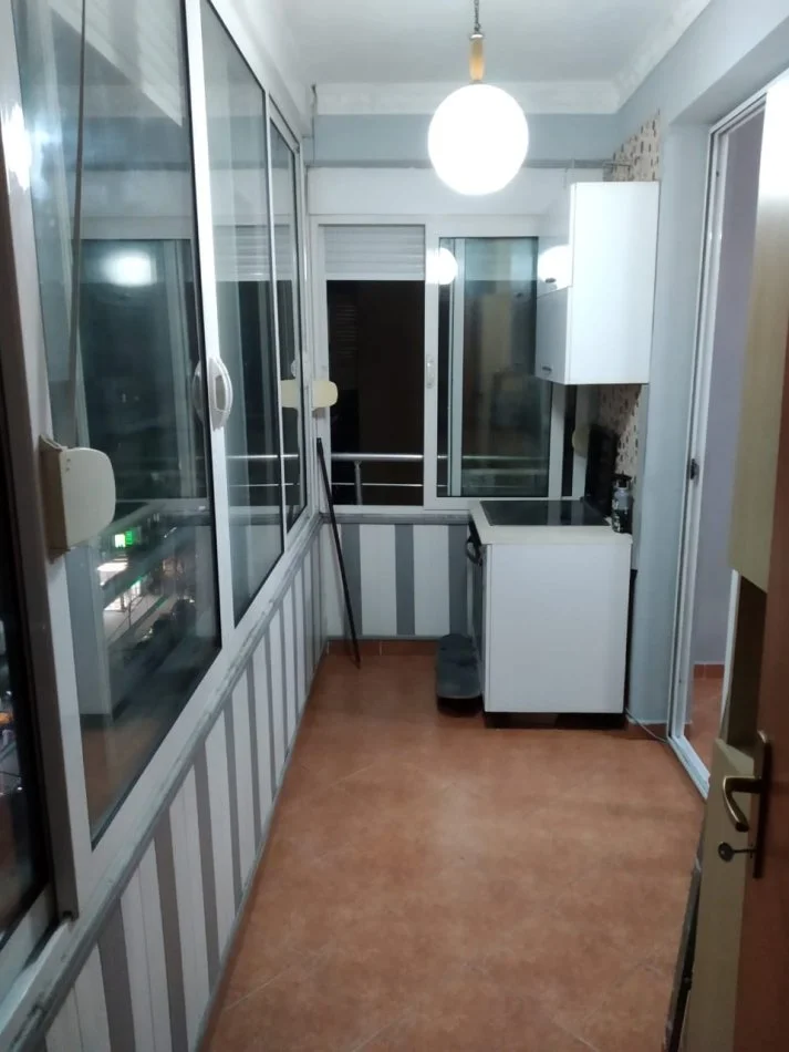 Tirane, jepet me qera apartament 2+1 Kati 7, 90 m² 450 € (Unaza e Re)