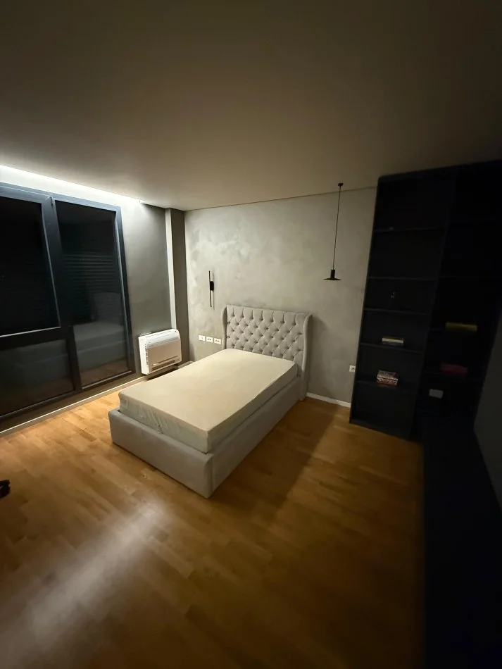 Tirane, jepet me qera apartament 3+1 Kati 1, 148 m² 2.300 € (TEG)