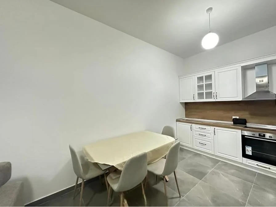 Tirane, jepet me qera apartament 1+1 Kati 7, 76 m² 600 € (Kompleksi Square 21)
