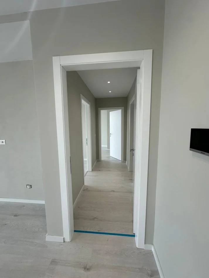 Tirane, jepet me qera apartament 2+1 Kati 6, 125 m² 1.300 € (Lake View)