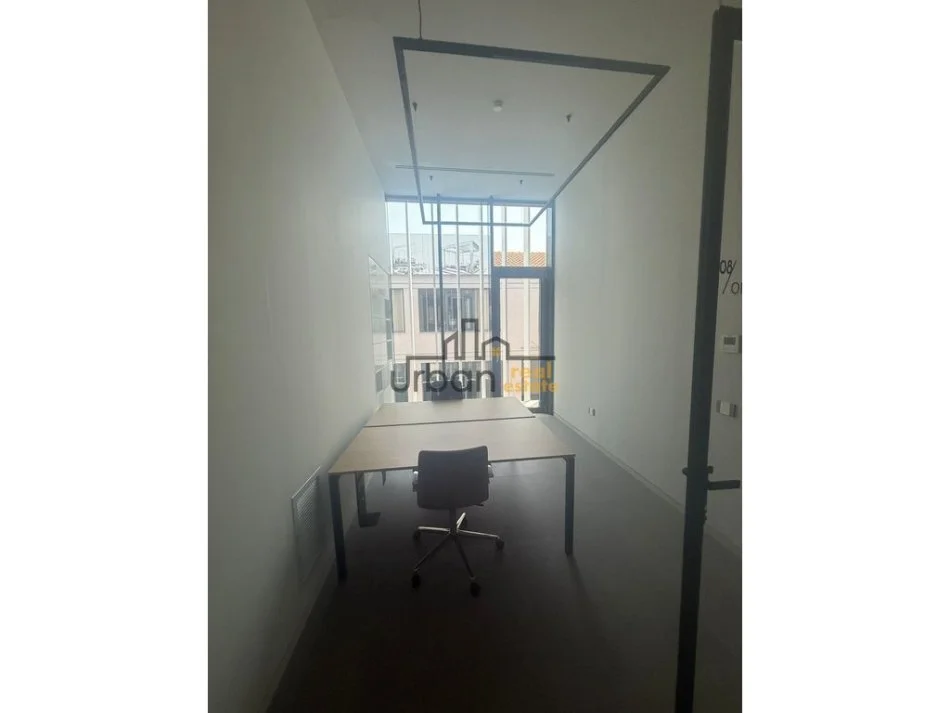 ZYRA ME QIRA | BUZË AUTOSTRADËS, PRANË QTU - 3300€ | 300m²