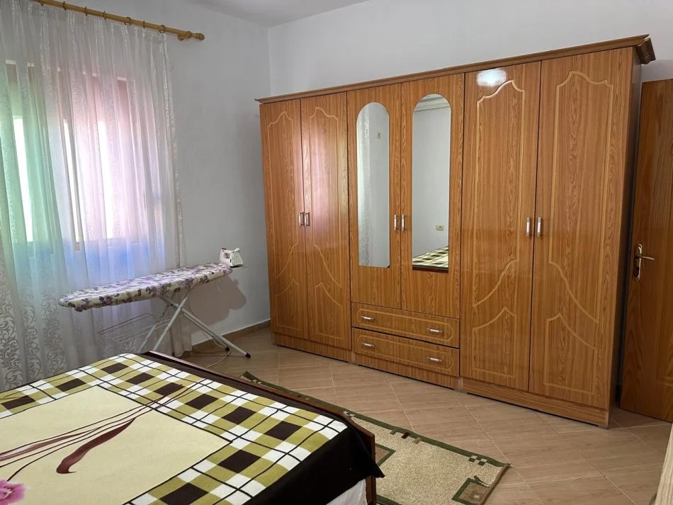 Tirane, jepet me qera apartament 2+1 Kati 2, 100 m² 450 € (Porcelan)