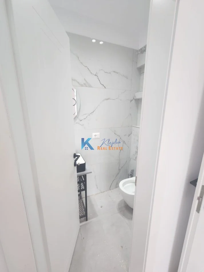 Tirane, shitet apartament 2+1+Ballkon Kati 7, 90 m² 225.000 € (Komuna e Parisit (pranë kompleksit Kika 2))