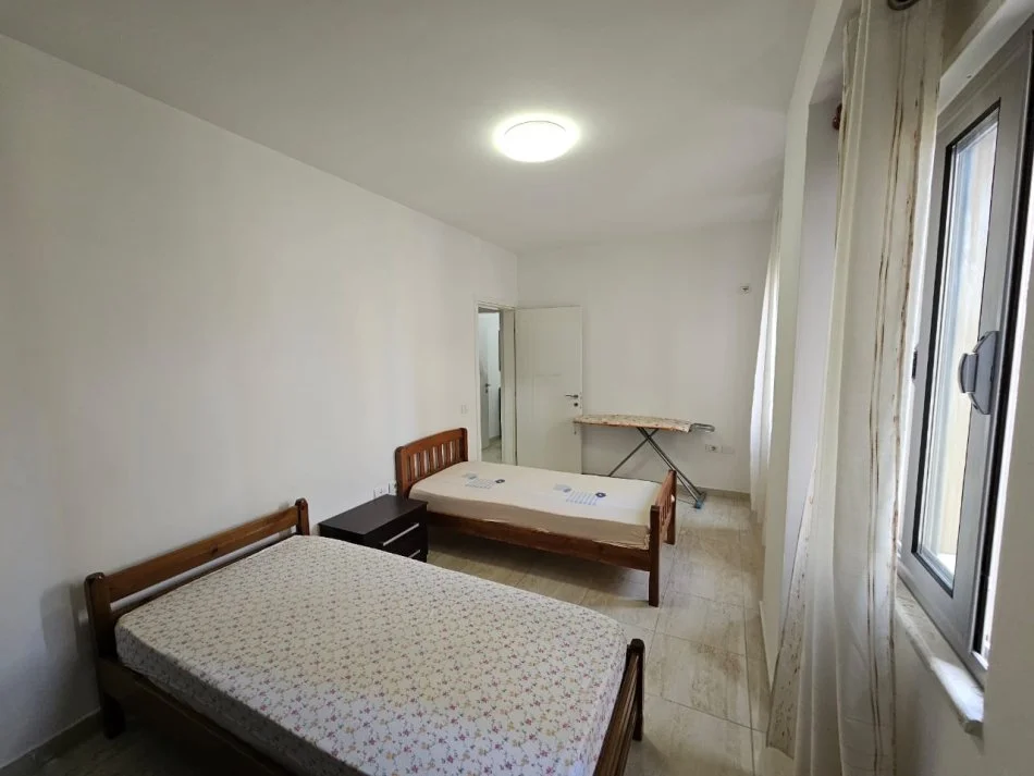 Tirane, jepet me qera apartament 2+1 Kati 2, 90 m² 700 € (Prane Kika 2)
