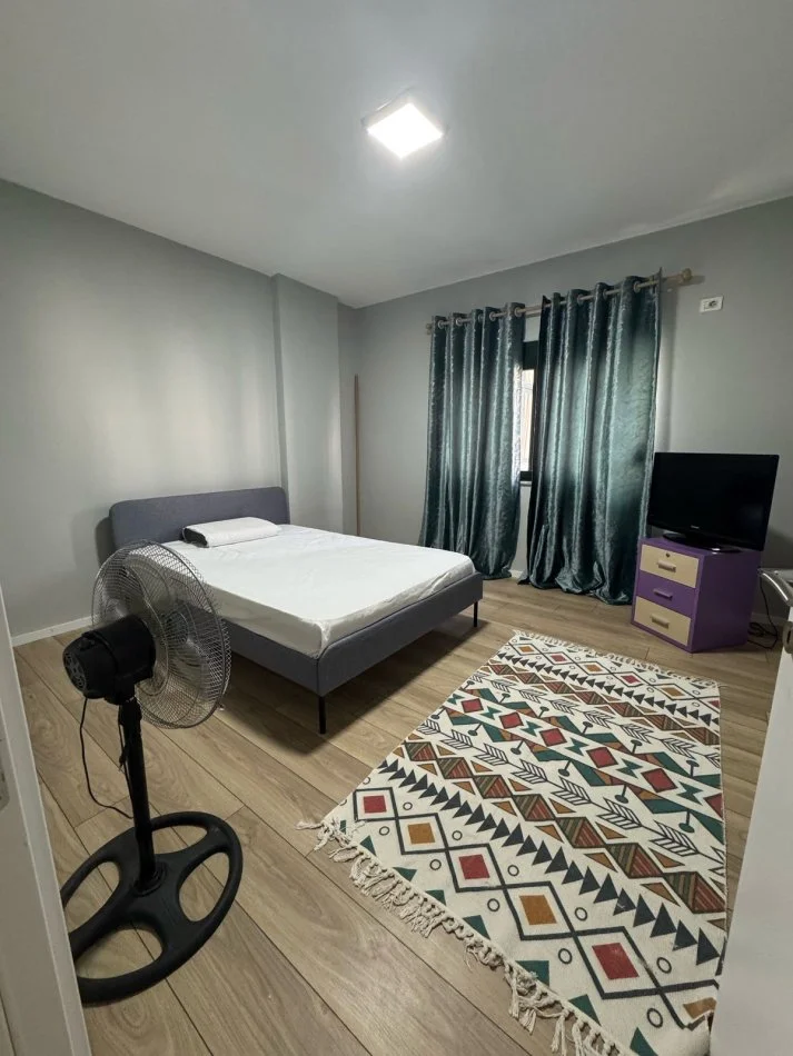 Tirane, jepet me qera apartament 2+1 Kati 4, 100 m² 400 € (Fresk)