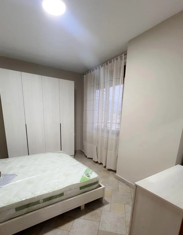 Tirane, jepet me qera apartament 1+1 Kati 15, 60 m² 550 € (Qender)