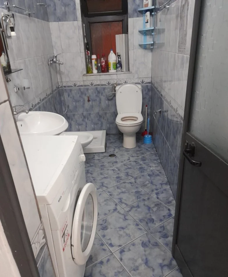 Tirane, jepet me qera apartament 2+1 Kati 1, 80 m² 420 € (Brryl)