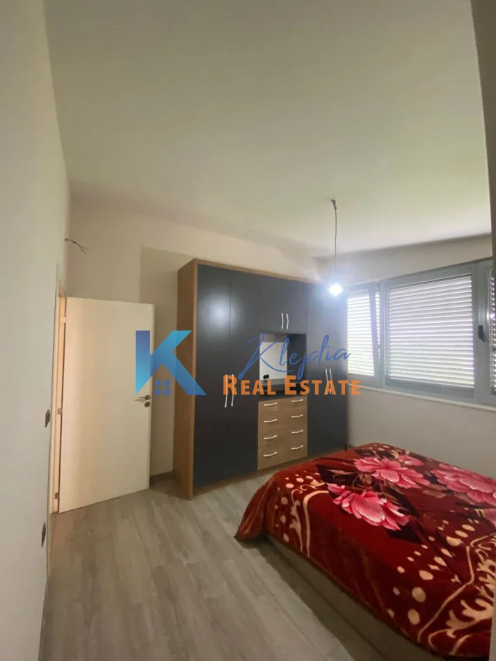 Tirane, jap me qera apartament 1+1+Ballkon Kati 8, 72 m² 500 € (Fusha e Aviacionit)