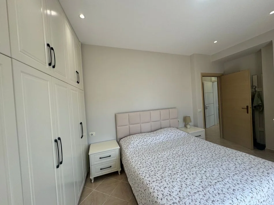 Tirane, jepet me qera apartament 2+1 Kati 5, 110 m² 650 € (Prane Shkolles se Bashkuar)