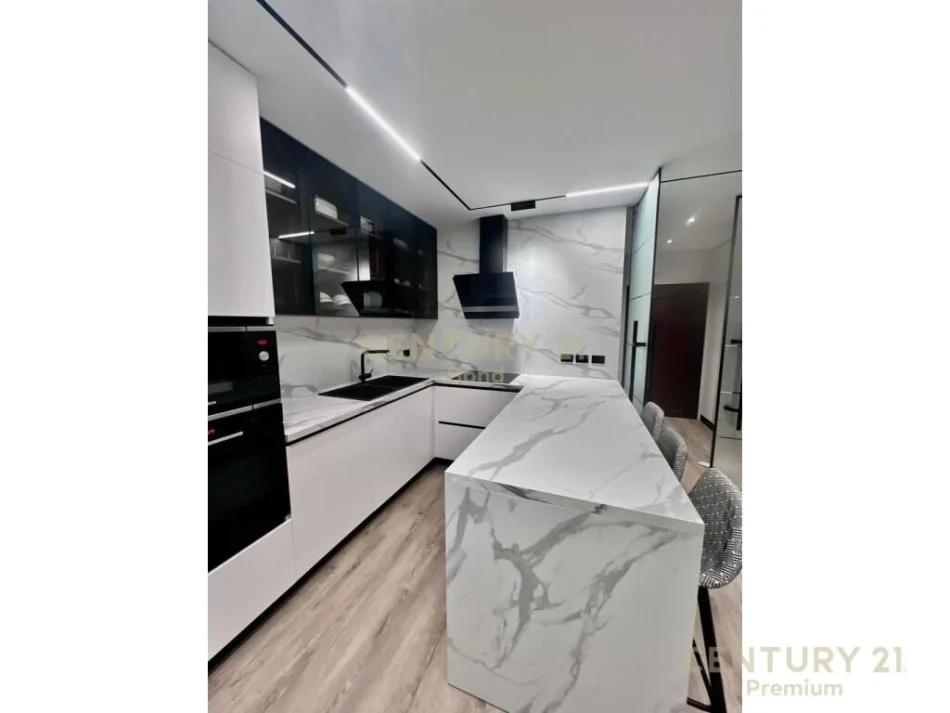 Sarande, shes apartament 2+1 Kati 9, 125 m² 255.000 € (Lagjia Nr. 4)