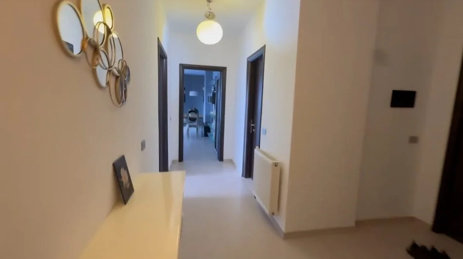 Tirane, jap me qera apartament 2+1+Ballkon Kati 7, 100 m² 800 € (Komuna e Parisit, Kompleksi Kika 1)