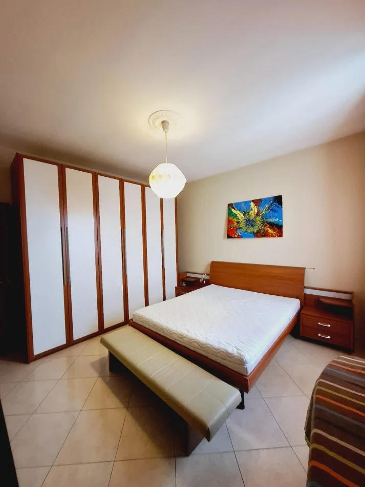 Tirane, jepet me qera apartament 2+1 Kati 4, 125 m² 570 € (Kopshti Zoologjik)