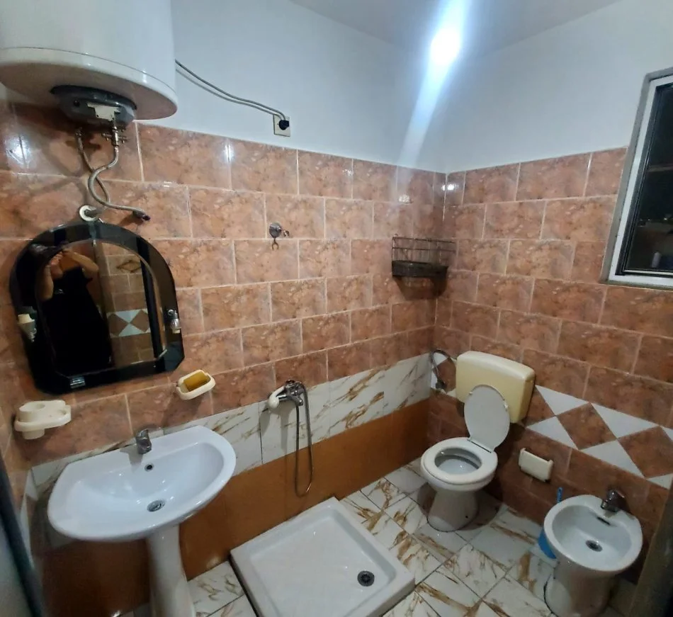 Tirane, jepet me qera apartament 1+1 Kati 1, 57 m² 250 € (Siri Kodra)