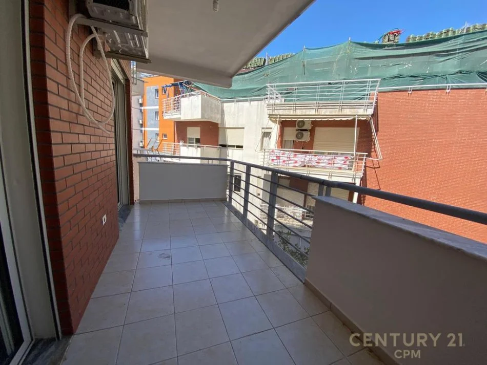 Tirane, shes apartament 1+1 Kati 2, 74 m² 148.000 € (LIQENI THATE)