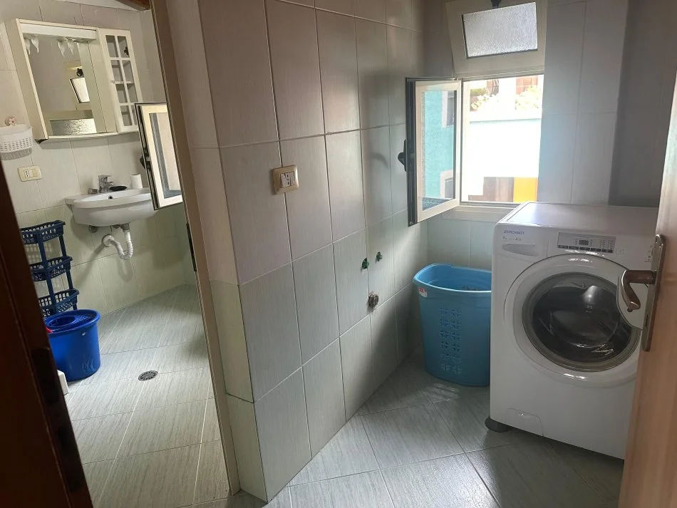 Tirane, jepet me qera apartament 2+1 Kati 4, 80 m² 400 € (Siri Kodra)