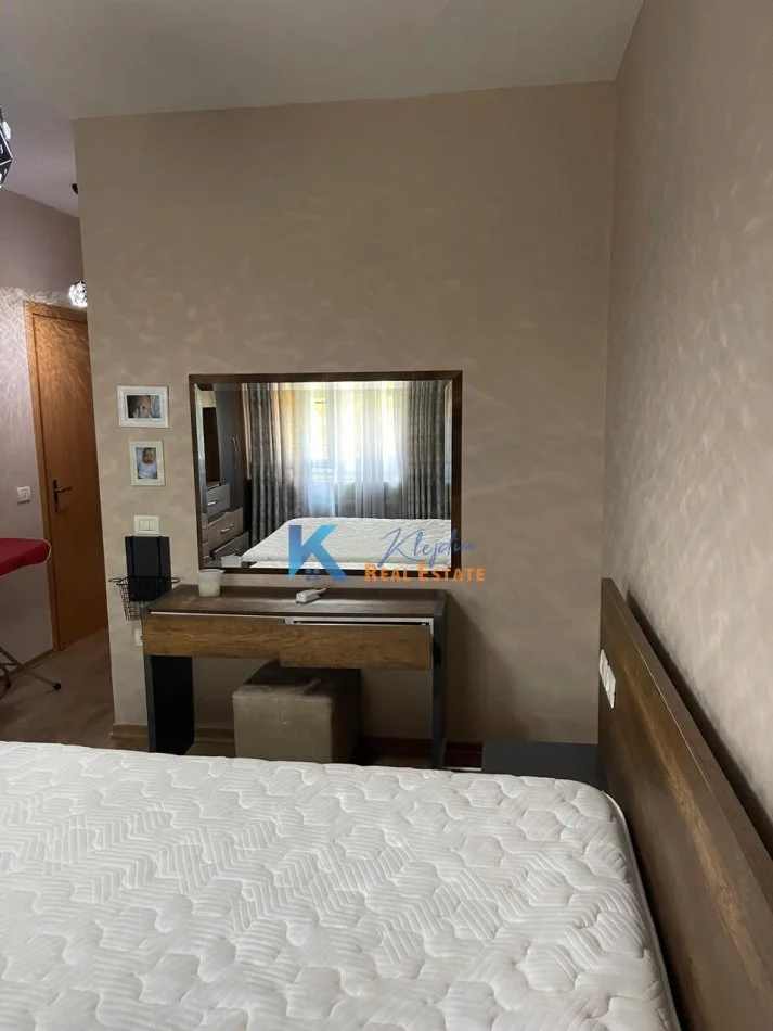 Tirane, jap me qera apartament 2+1+Ballkon Kati 3, 100 m² (Fresk, afer Gaxherrit)