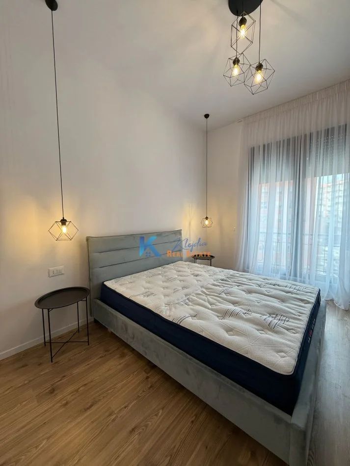 Tirane, jap me qera apartament 1+1+Ballkon Kati 3, 75 m² 800 € (Kompleksi Delijorgji)