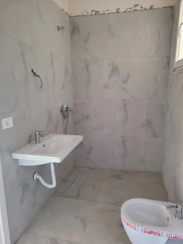 Tirane, jepet me qera apartament 1+1 Kati 8, 70 m² 450 € (Don Bosko)