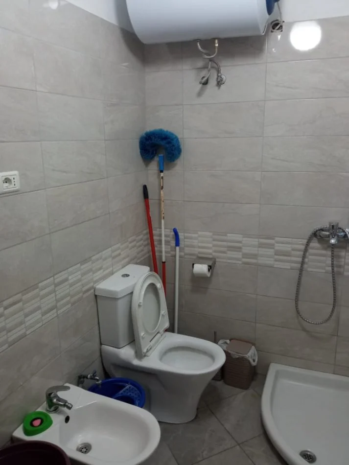Tirane, jepet me qera apartament 1 Katshe Kati 1, 120 m² 1.300 € (Laprake)